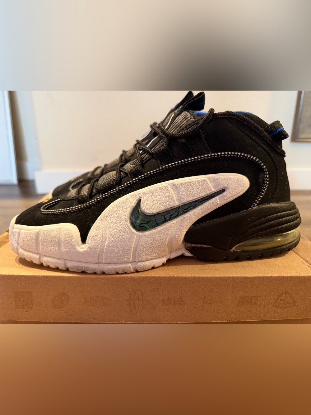 NIKE AIR MAX PENNY. Size Men’s 9.5
